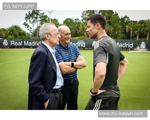 阿隆索驾车离开伯纳乌获皇马球迷力挺:耐心点,我们信任你! 阿隆索驾车离开伯纳乌获皇马球迷力挺:耐心点,我们信任你!